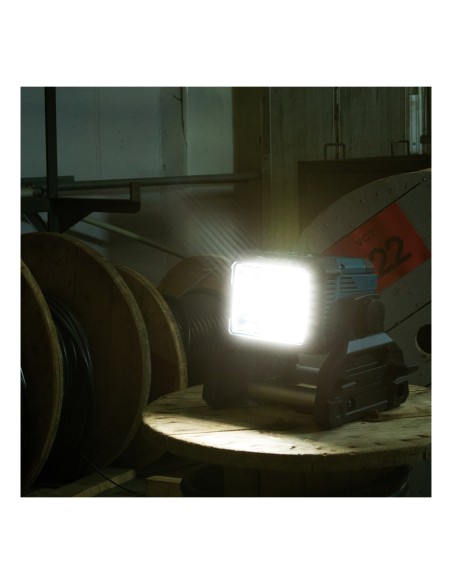 DML811 Makita
